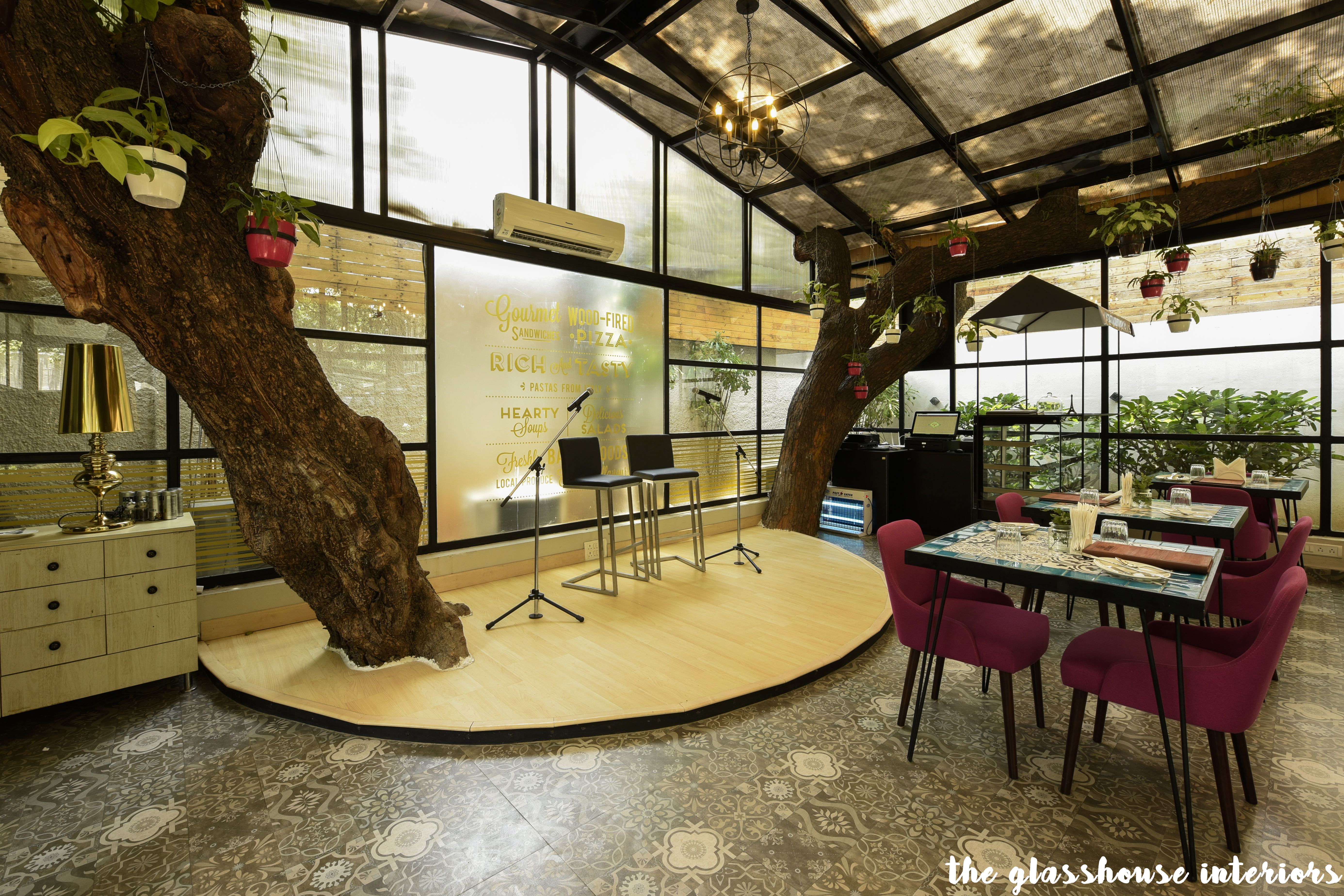 CAFE DE PARIS