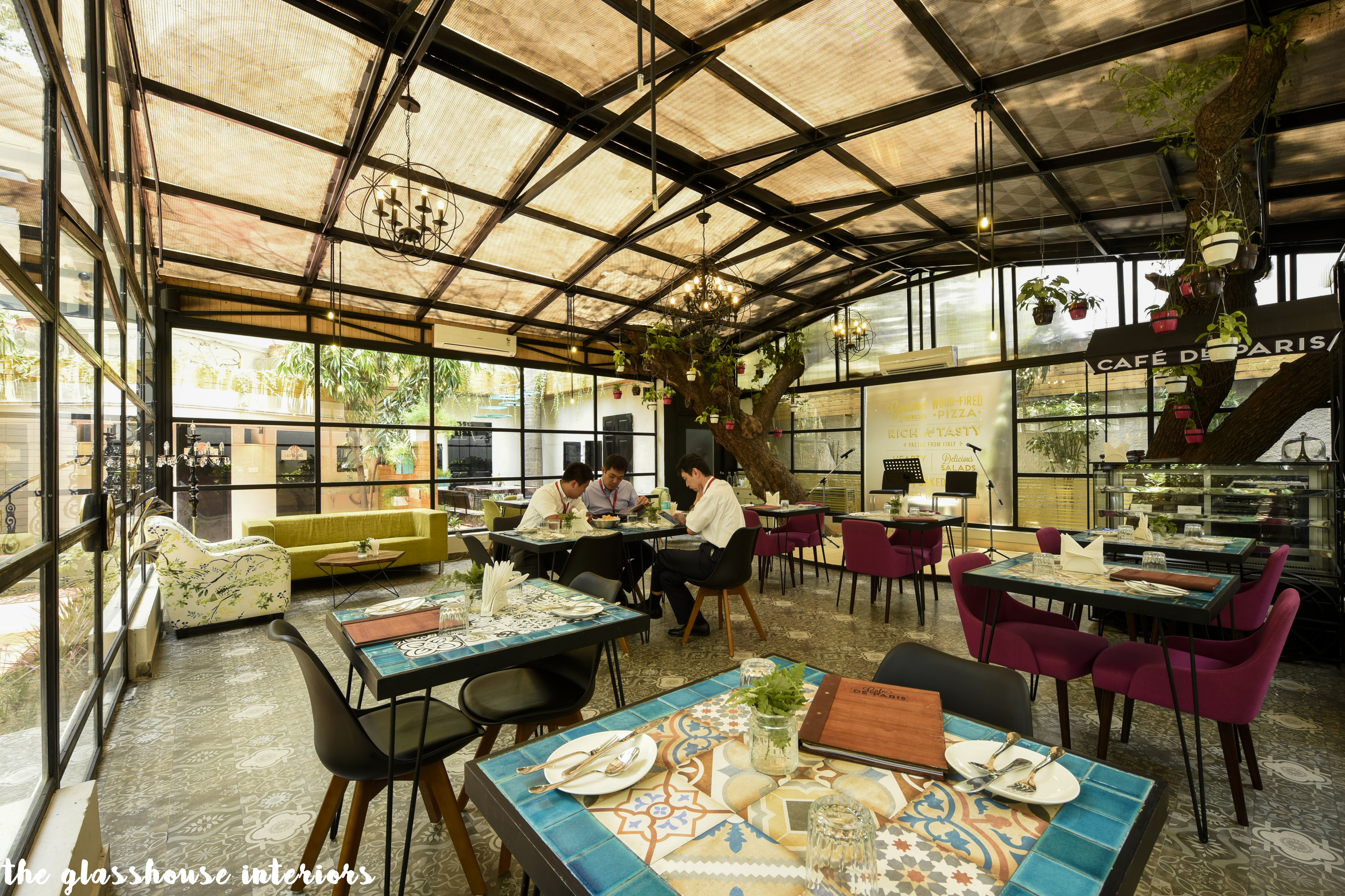 CAFE DE PARIS