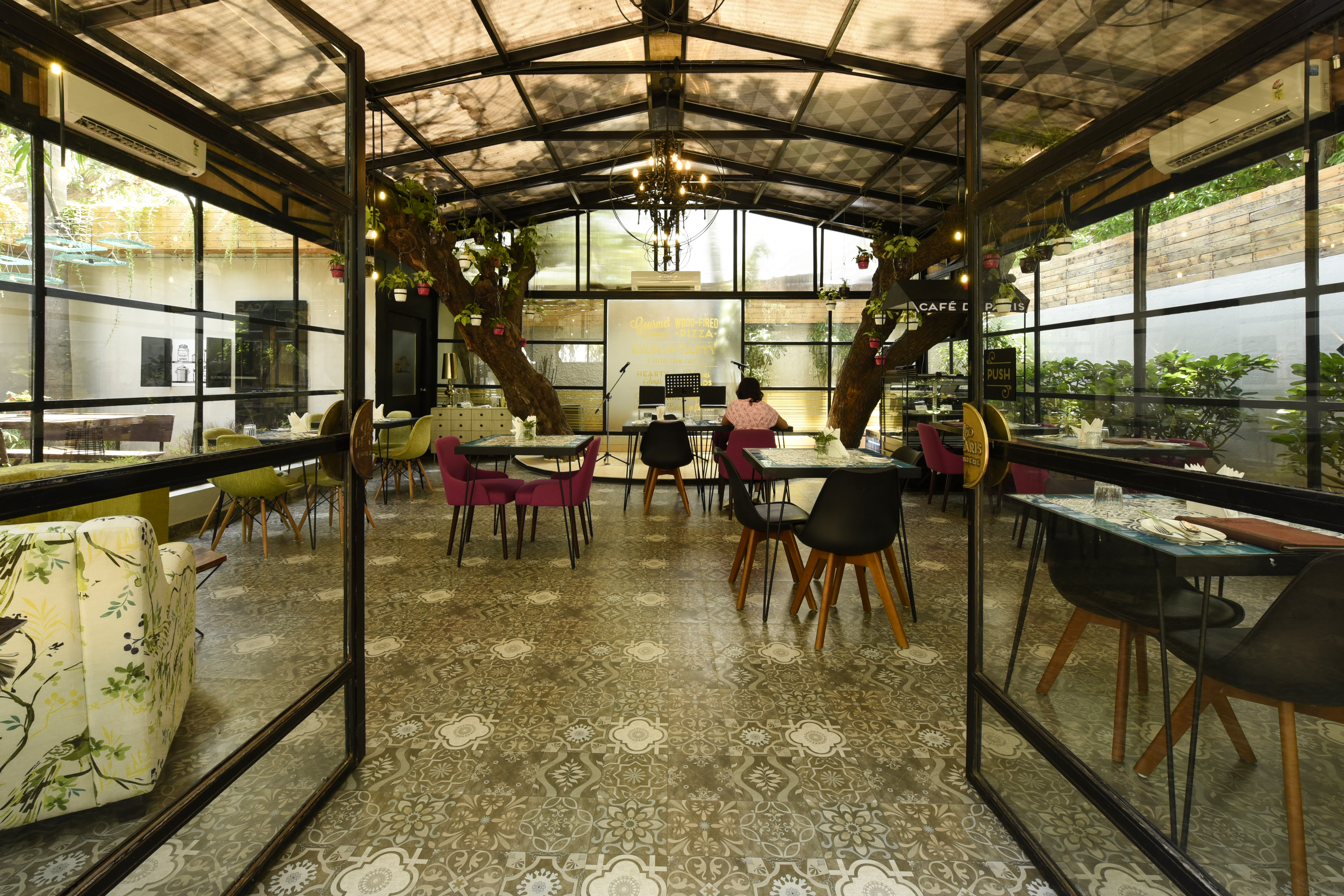 CAFE DE PARIS